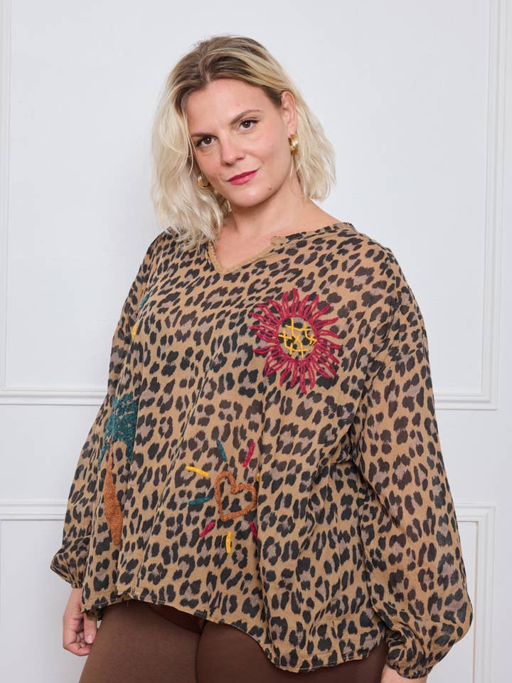 Tamanho Grande - Blusa estampada com mangas balão - 6726 LEO por atacado de C'MELODIE