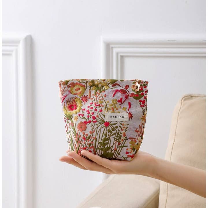Dipped Shop - Wholesale Makeup/Cosmetic Bag - Vintage Floral Jacquard Portable Makeup Bag DP25C5773