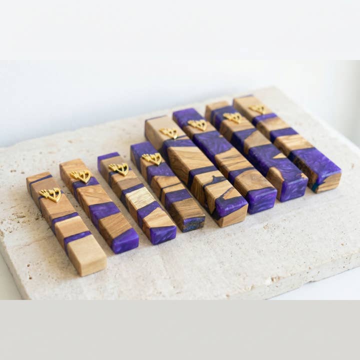 Handgjord lila olivträ mezuzah – Modernt judiskt hem för wholesale av Mazal By Sara