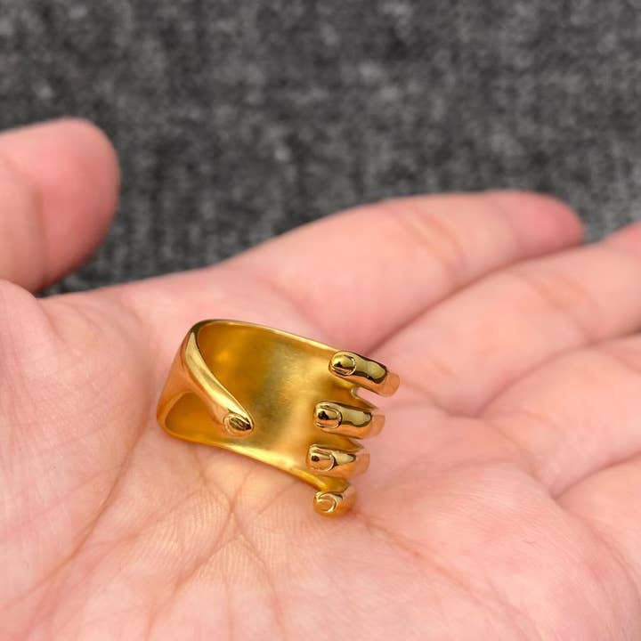 Mio Queena - Wholesale Cocktail/Statement Ring - Creative Palm Design 18K Gold Plated S.Steel Ring - FGS2