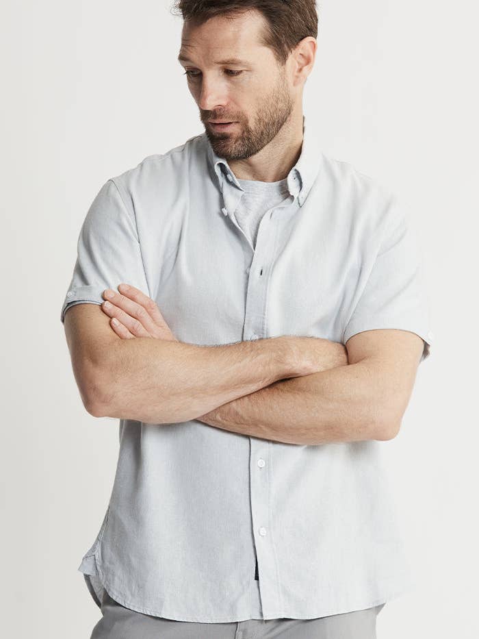 Chemise Noho à manches courtes en lin et viscose pour la vente par JACHS NY