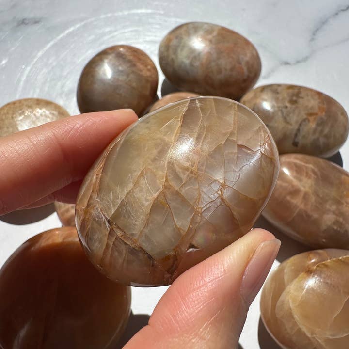 Moon Rituals - Wholesale Spiritual stone/crystal - Orange Moonstone Palm Stone 4-5cm (Worry Stone) – Natural Peach Moonstone for Creativity, Intuition, Calming Energy & Christmas Crystal Gift7