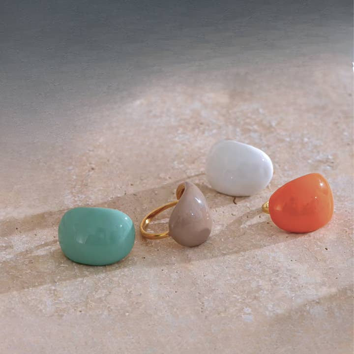 Bague en émail en acier inoxydable plaqué or 18K pour la vente par T. Randall Jewelry