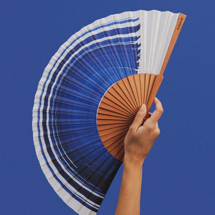 A FAN OF - Wholesale Handheld Folding Fan - FEEL FREE Fan - 27 cm - Blue and white