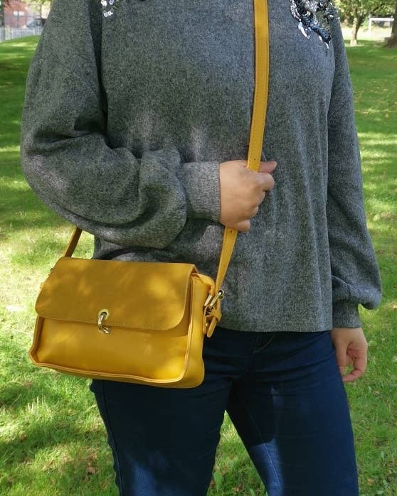 Superbia – wholesale Axelremsväska – Dam – Messenger- och axelväska med crossbody-axelrem – modell 22047