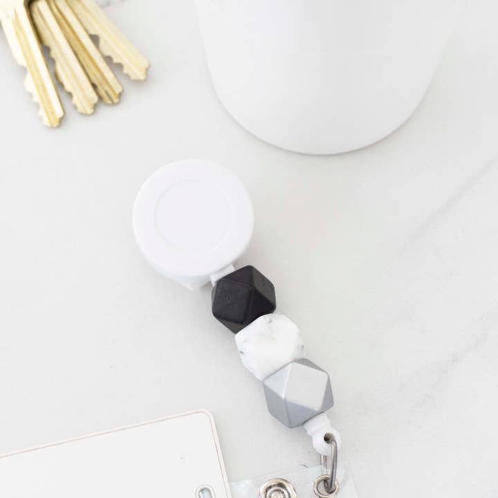 Bobine de badge hexagonale en métal et en marbre pour la vente par Made by the Best