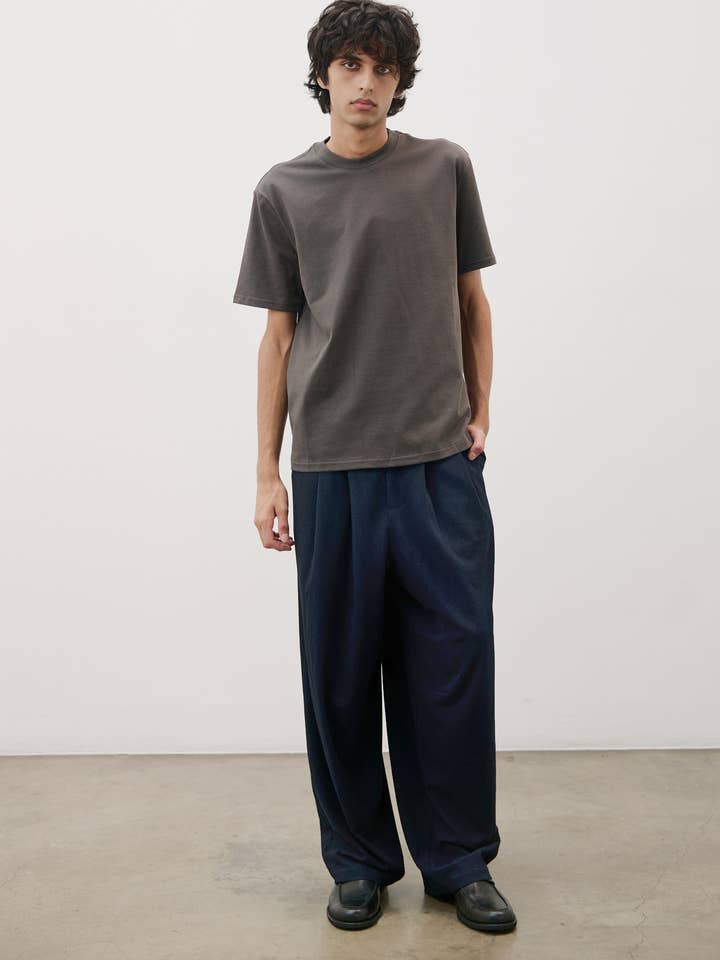 Cyrus-byxorna | Seersucker-tunna byxor med veck för wholesale av MOD REF