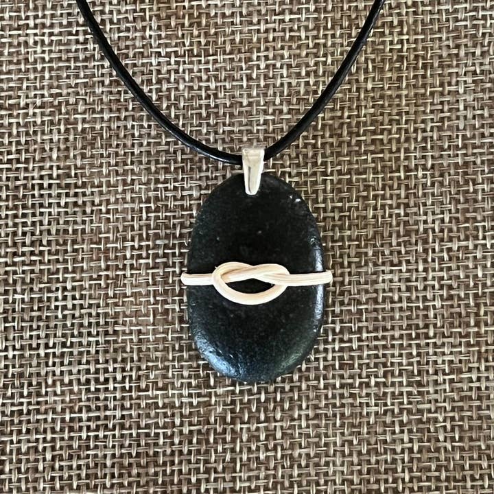 Colar rockz embrulhado em seixo Zen com nó de amor simples por atacado de Betsy Bauer Studio
