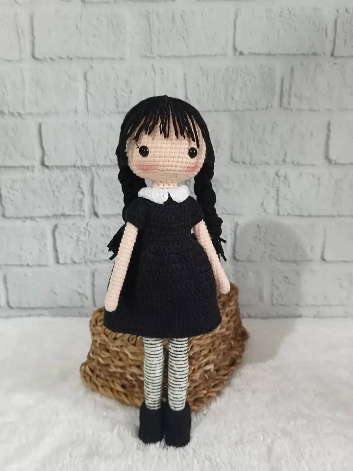 Boneca Amigurumi Gótica – Presente Fofo e Assustador Feito à Mão por atacado de KLABELGIFT