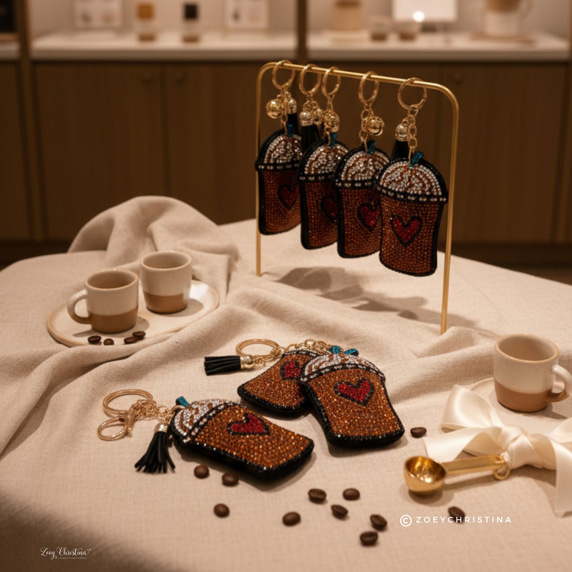 Zoey Christina – wholesale Nyckelringar - Dam – Frappekaffe Nyckelring – Glittrig Latteälskare Väskdekoration2