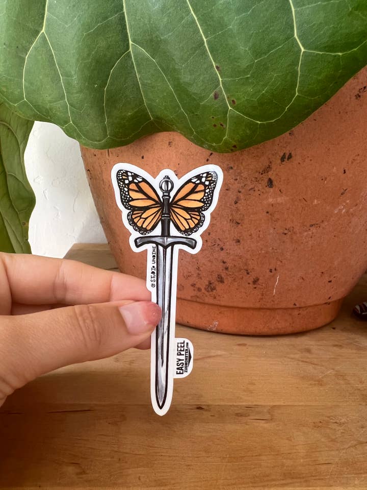 Aufkleber mit irischem Ring, Knauf, Schwert und Monarchfalter für den Großhandel von Studio Undine