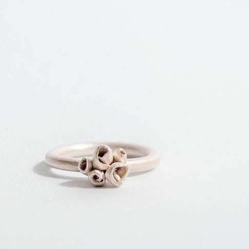 Dainty Ivy Rose Promise Ring voor haar, Rosebud Ring voor wholesale door idiliusjewelry