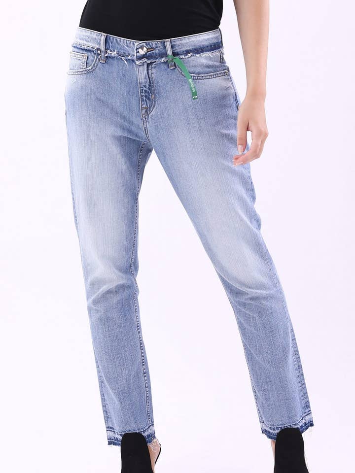 M2 SASHA DA per la vendita all'ingrosso da parte di Met