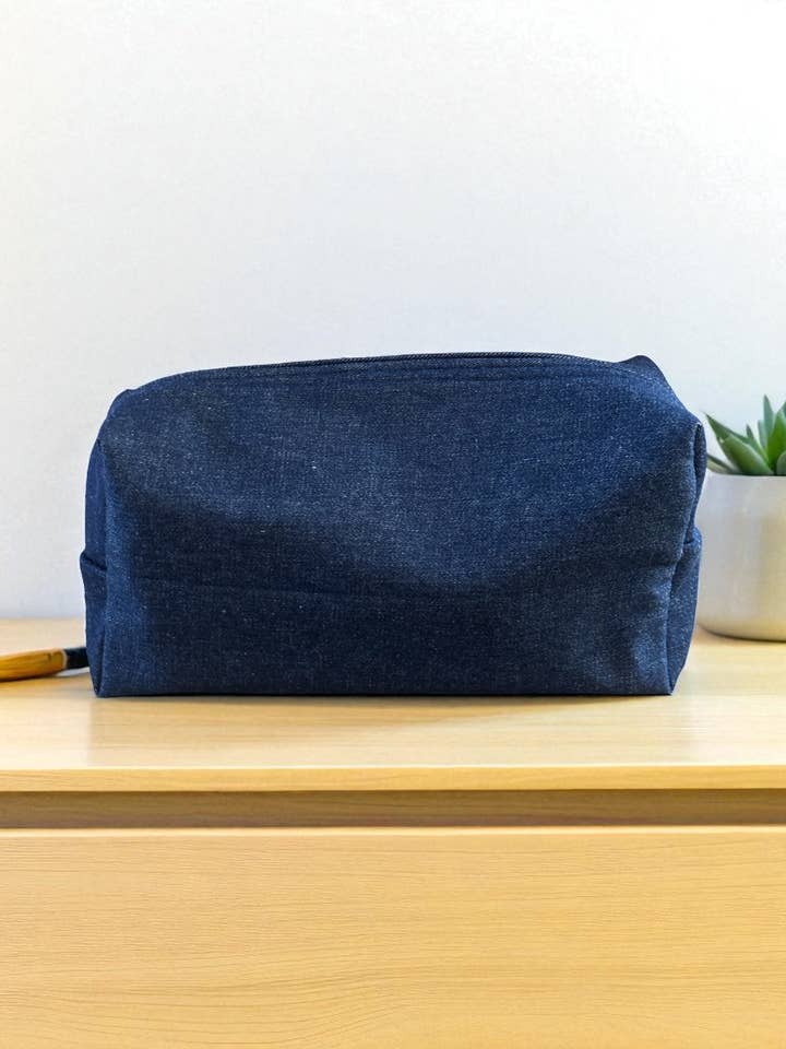 Handmade Navy Washbag – Toiletries, Cosmetics & Crafts for wholesale by everydaybags.gifts