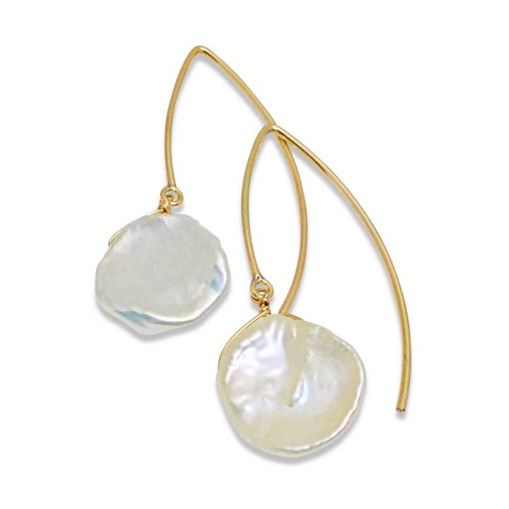 Boucles d'oreilles en perles Keshi en ivoire pour la vente par Delisch Jewelry & Accessories