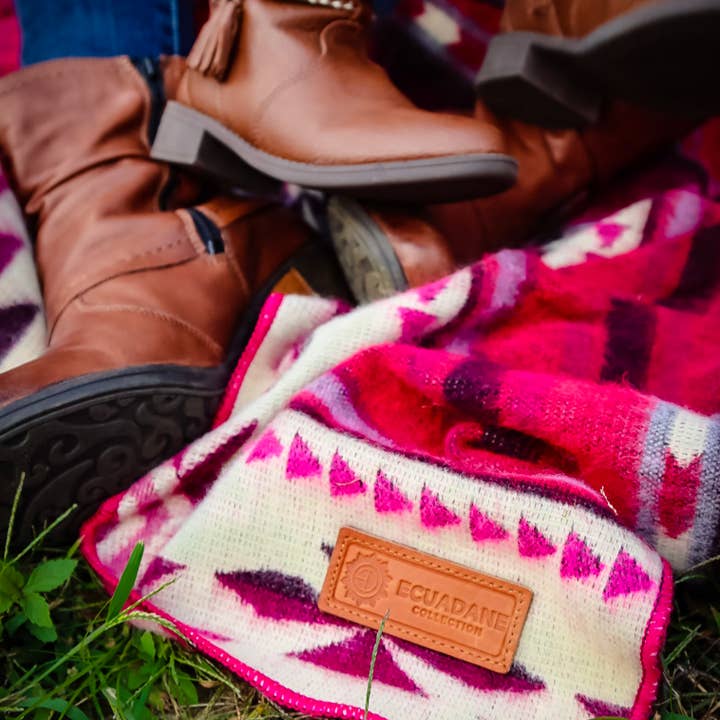 Ecuadane - Wholesale Throw Blanket - Pink Horse Riding Blanket, Southwestern Boho Equestrian Gift5