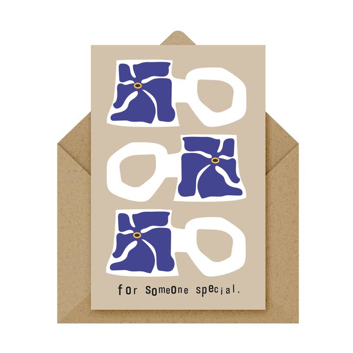 Tasse à fleurs For Someone Special Ukiyo avec motif en carton et imprimé V. Colours pour la vente par Frances Collett