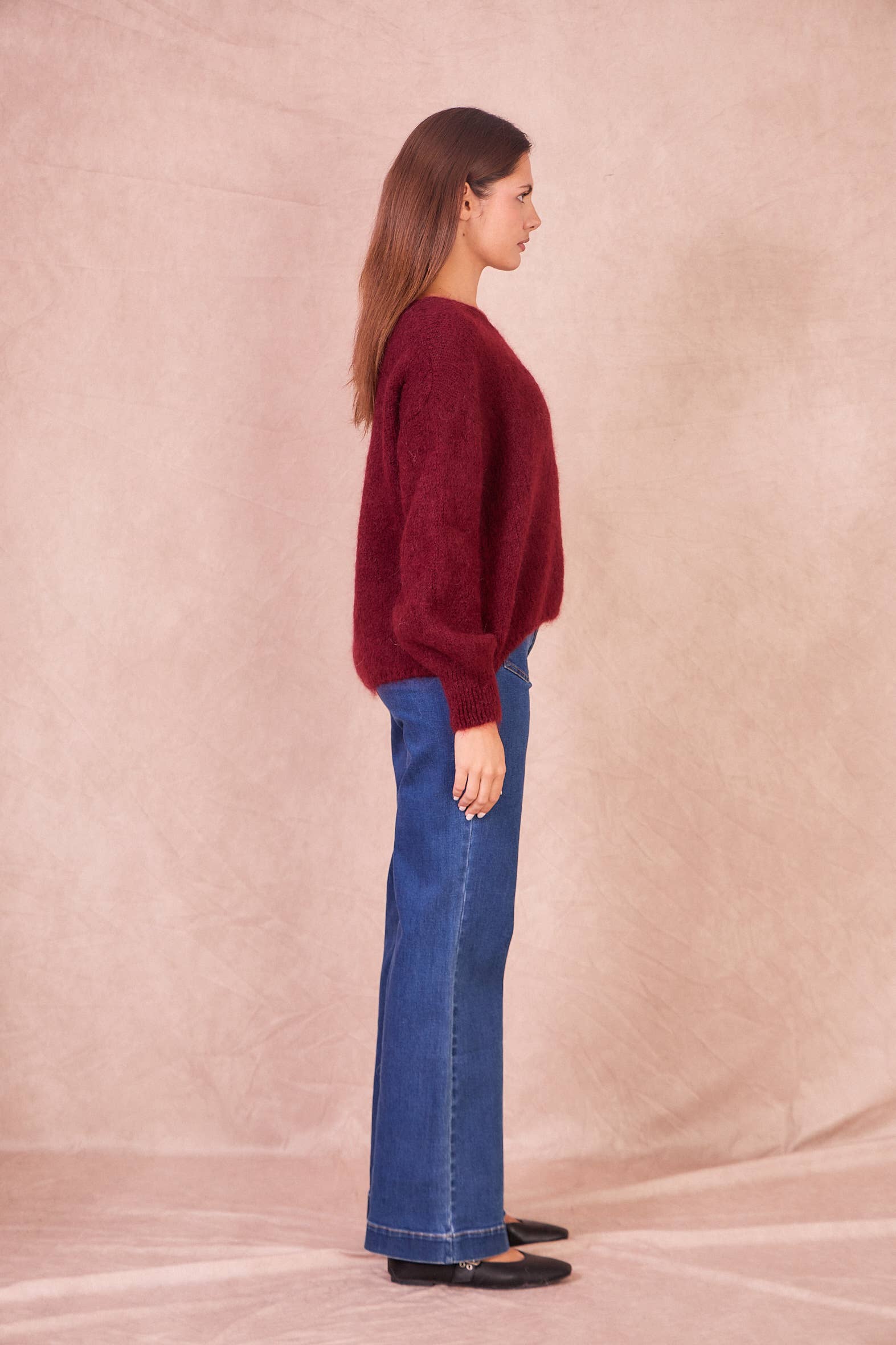 Calie Paris – wholesale Knitted jumper – Women′s – Oversized V-Neck Sweater7