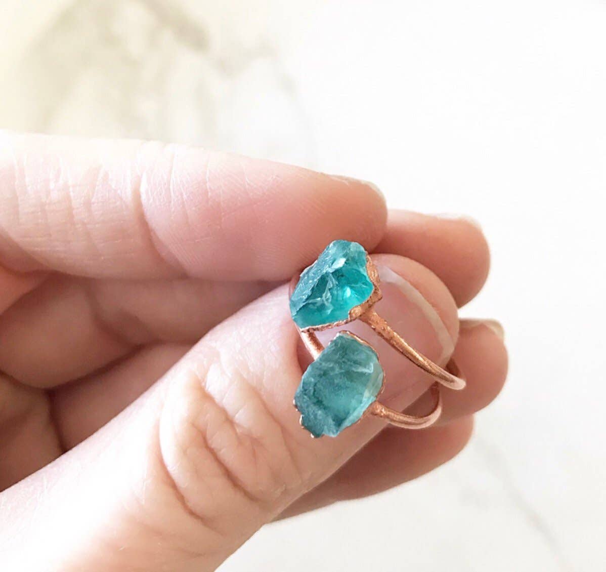 Buddha Blossom Jewels - Vendita all'ingrosso Anelli cocktail/statement - Anello impilabile in apatite grezza in rame2