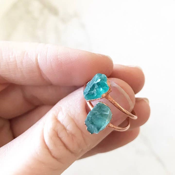 Buddha Blossom Jewels - Vendita all'ingrosso Anelli cocktail/statement - Anello impilabile in apatite grezza in rame2