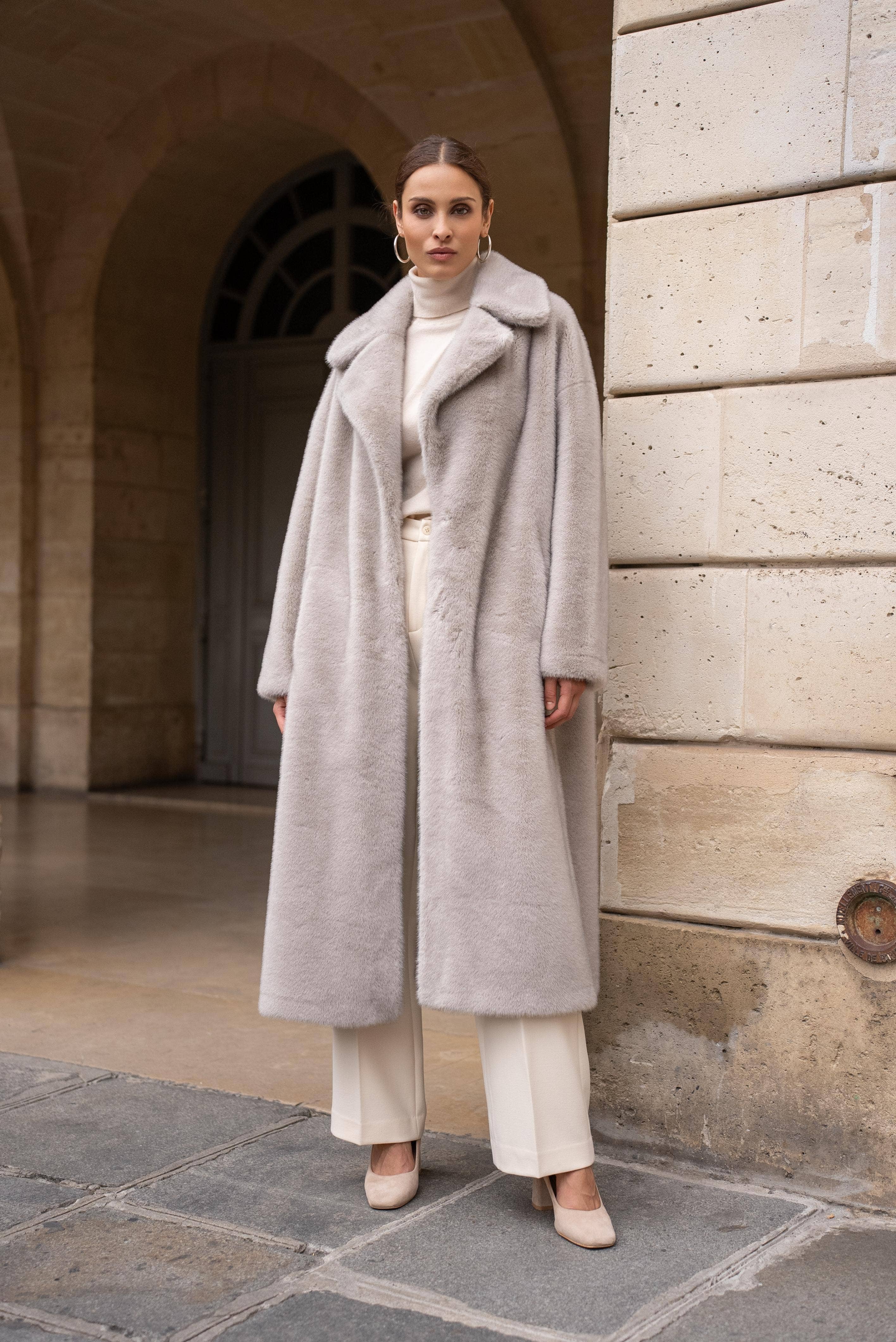 Attentif Paris - Wholesale Fur/Faux Fur Coat - Women's - Long synthetic fur coat with lapel collar4