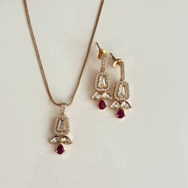 Regal Ruby Bloom Set for wholesale on Faire4