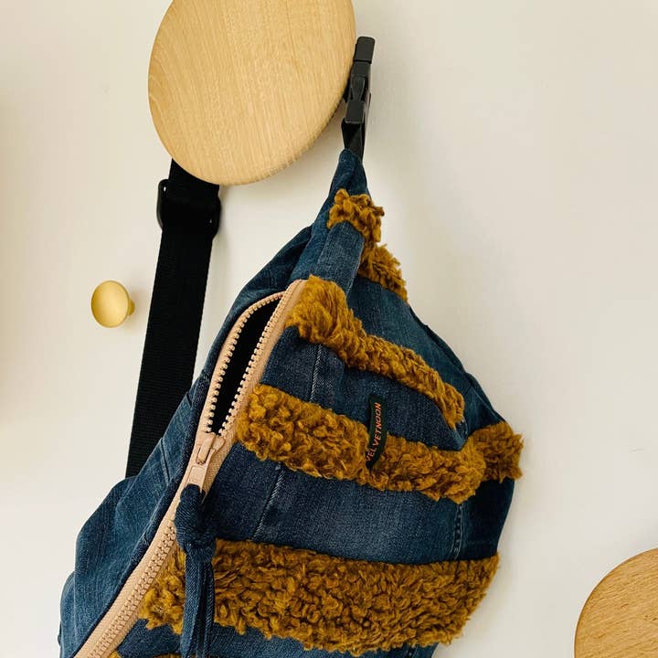 Bumbag Strynø and other Purchase Wholesale strump. Free Returns & Net 60 Terms on Faire trending on Faire.