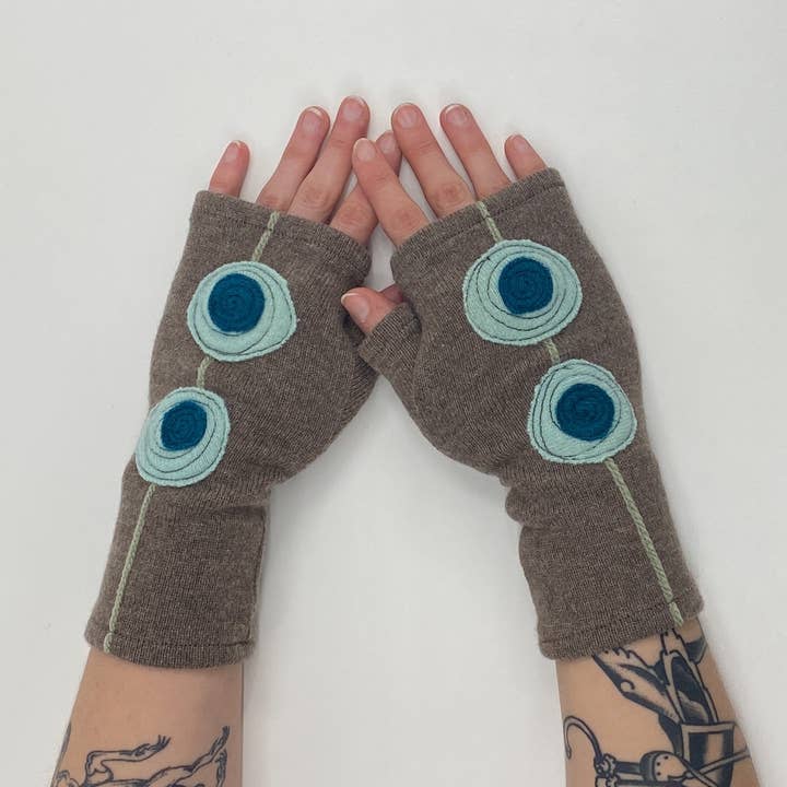 Fingerløse Cashmere Handsker-Dobbelt Blooming Rose for engroshandel hos Sardine Clothing Co.