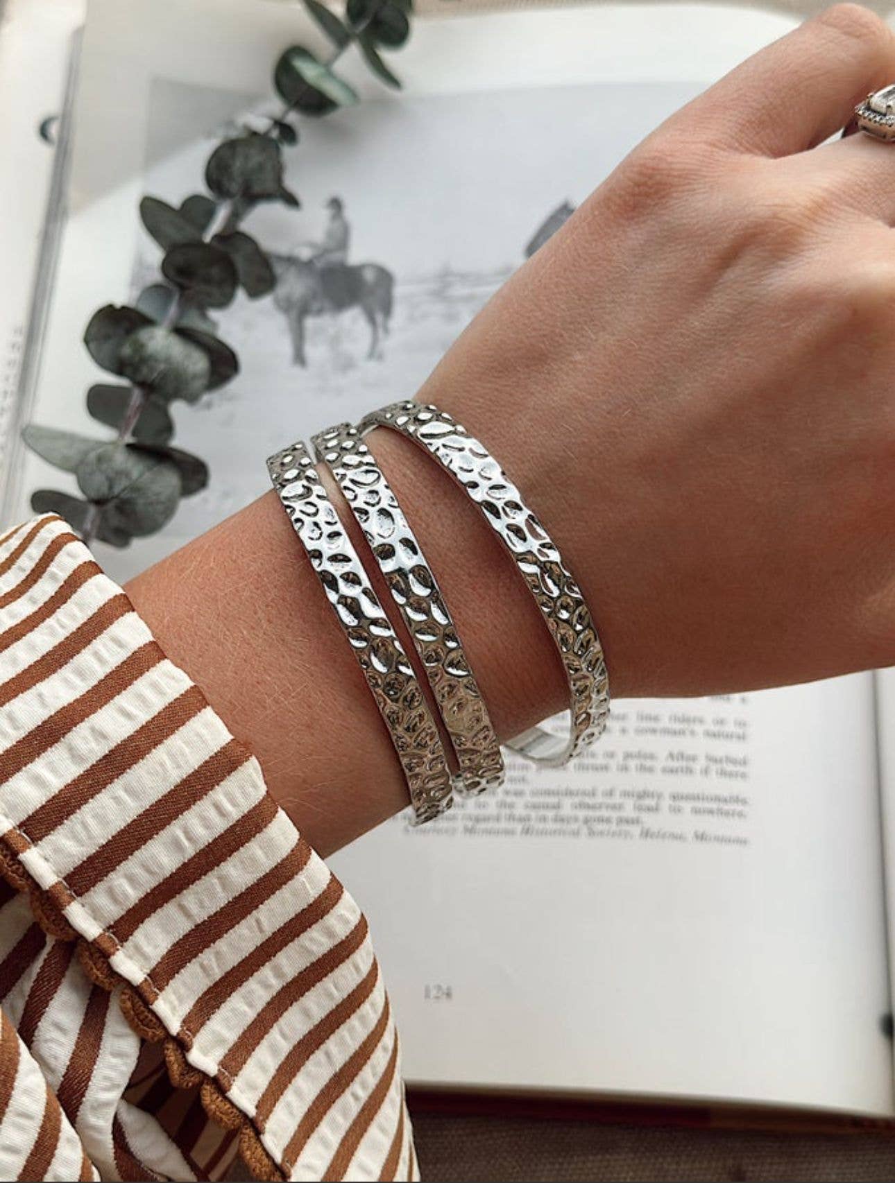 West & Co. - Wholesale Bangle Bracelet - 18K Gold Plated 3 Hammered Bangles