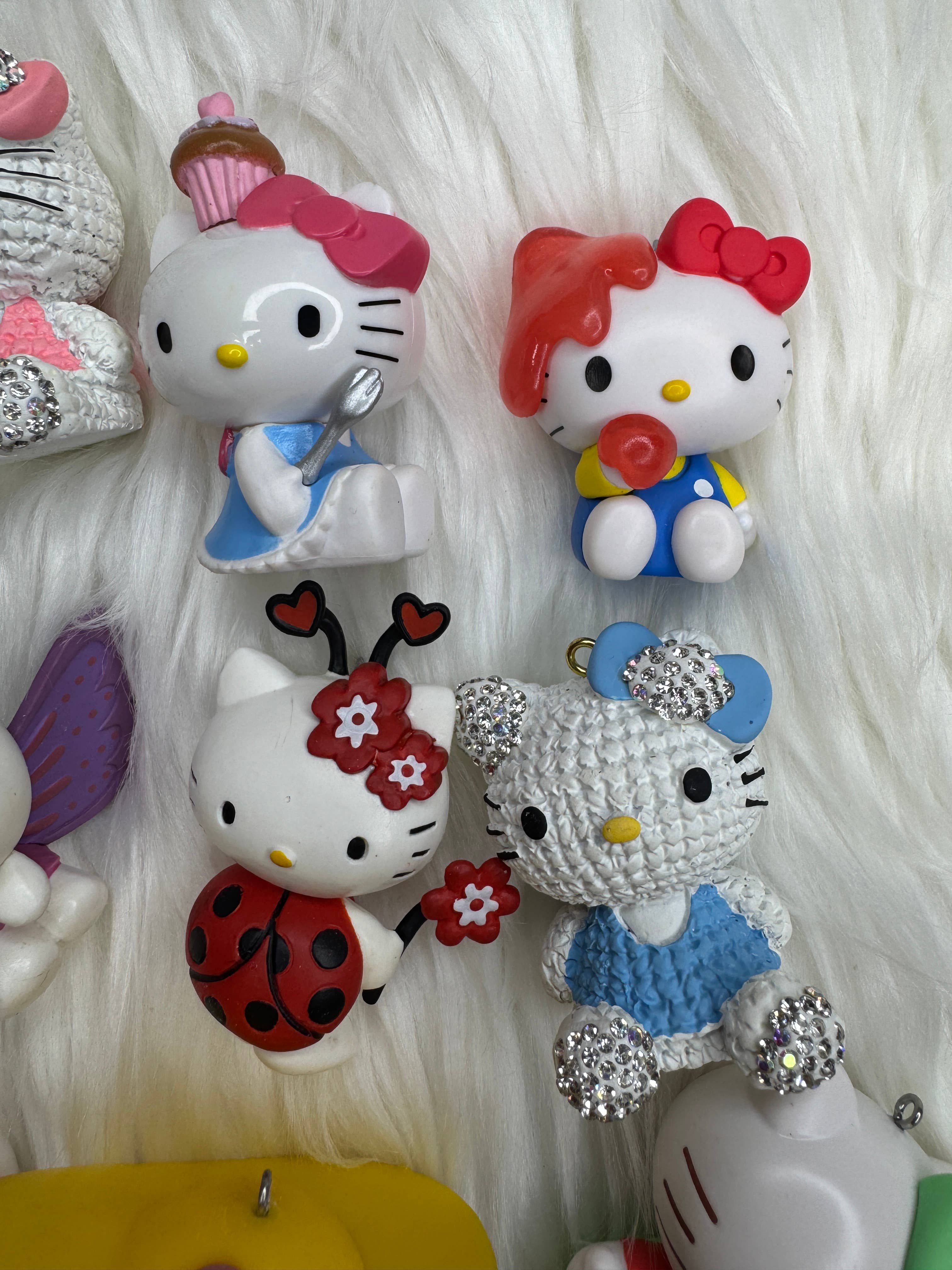 artbcrafts - Wholesale Keychain - Women's - Hello Kitty  Keychains 1