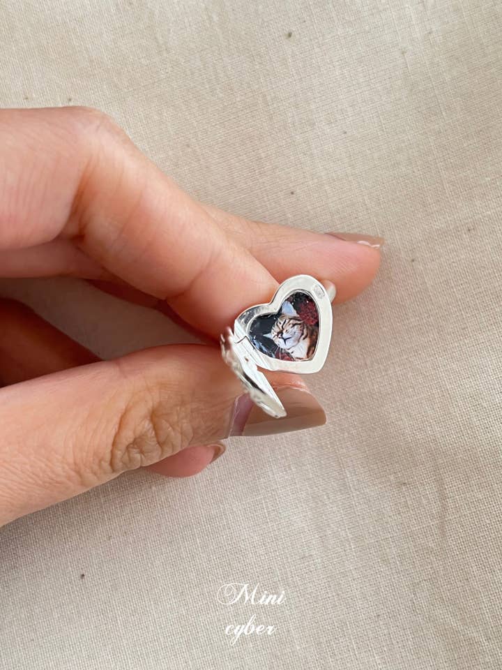 Relief Heart Ring for wholesale by MINICYBER STUDIO