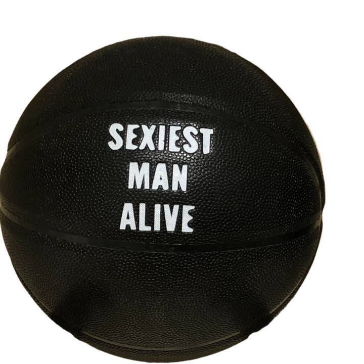 L'HOMME LE PLUS SEXY DU MONDE AU BASKET pour la vente par rich girl on vacation