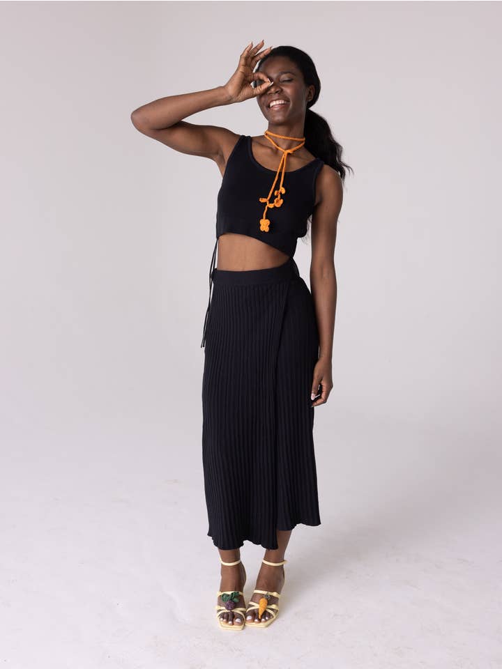 Drebulė: Black Cotton Crop Top for wholesale on Faire1