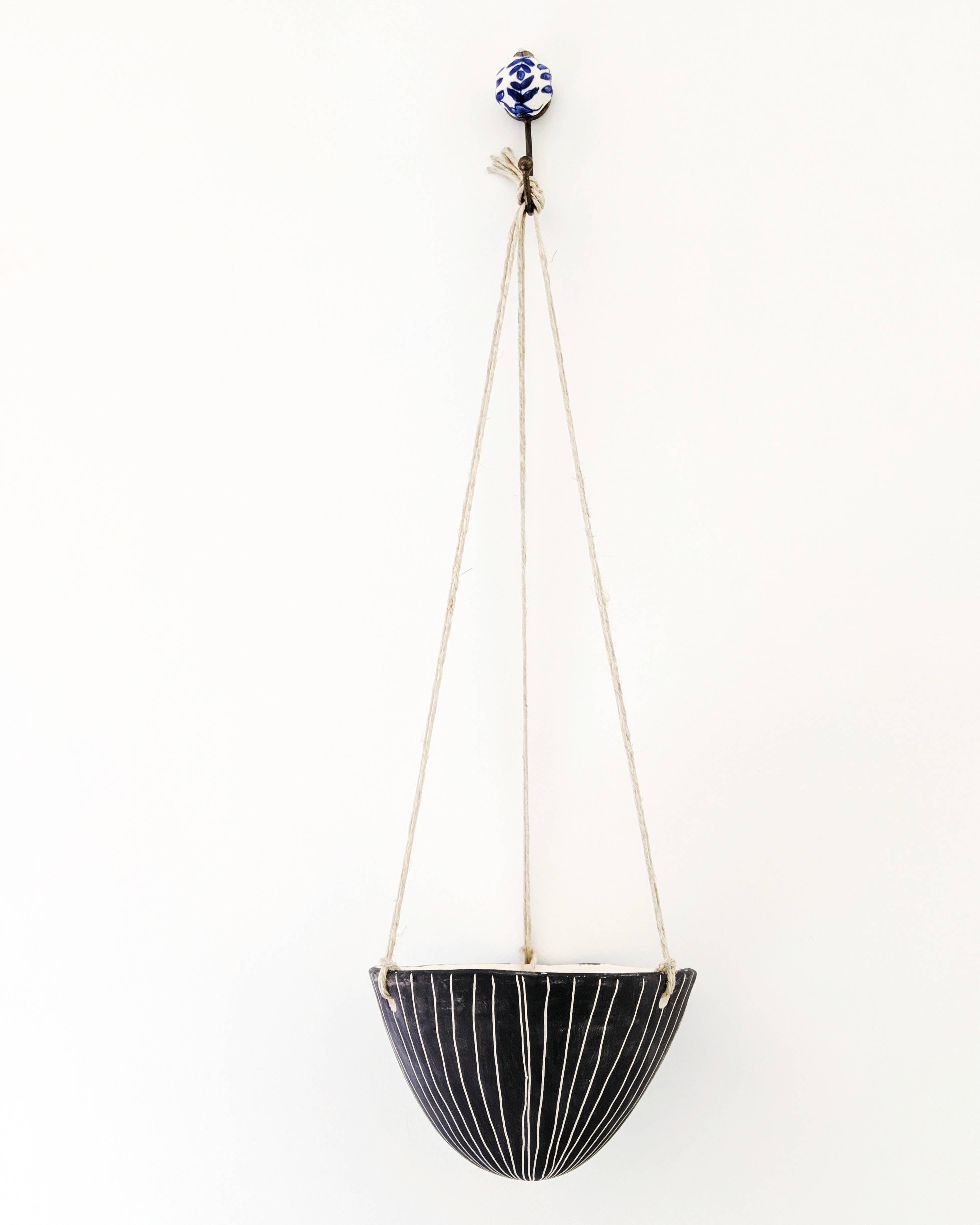 Half Light Honey - Wholesale Hanging Planter - Vertical Line Hanging Planter in Black & White1