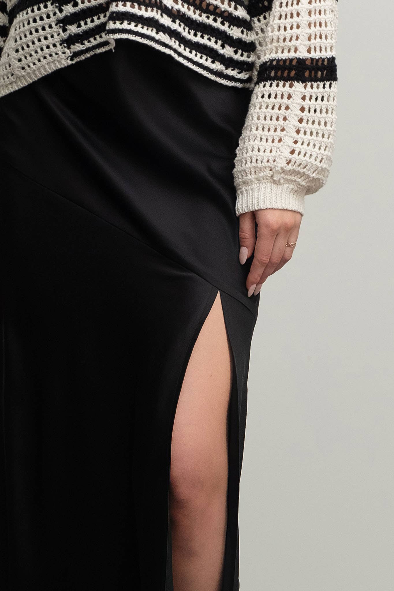 Blu Pepper - Vendita all'ingrosso Gonna - Donna - Gonna midi asimmetrica in raso con spacco laterale21