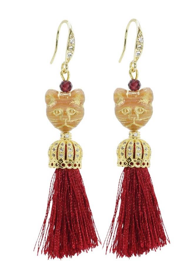 Boucles d'oreilles à pompons en forme de chat en grenat pour la vente par Rosie Fox