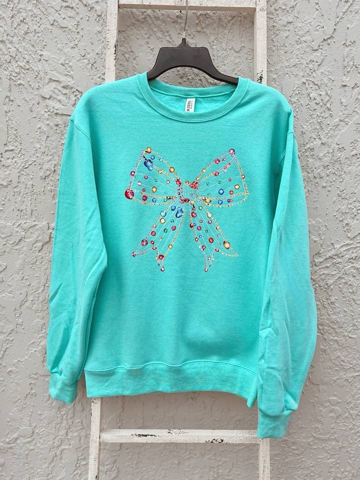 Coquette Sweatshirt met licht kerstlicht voor wholesale door Signs By Aprils LLC