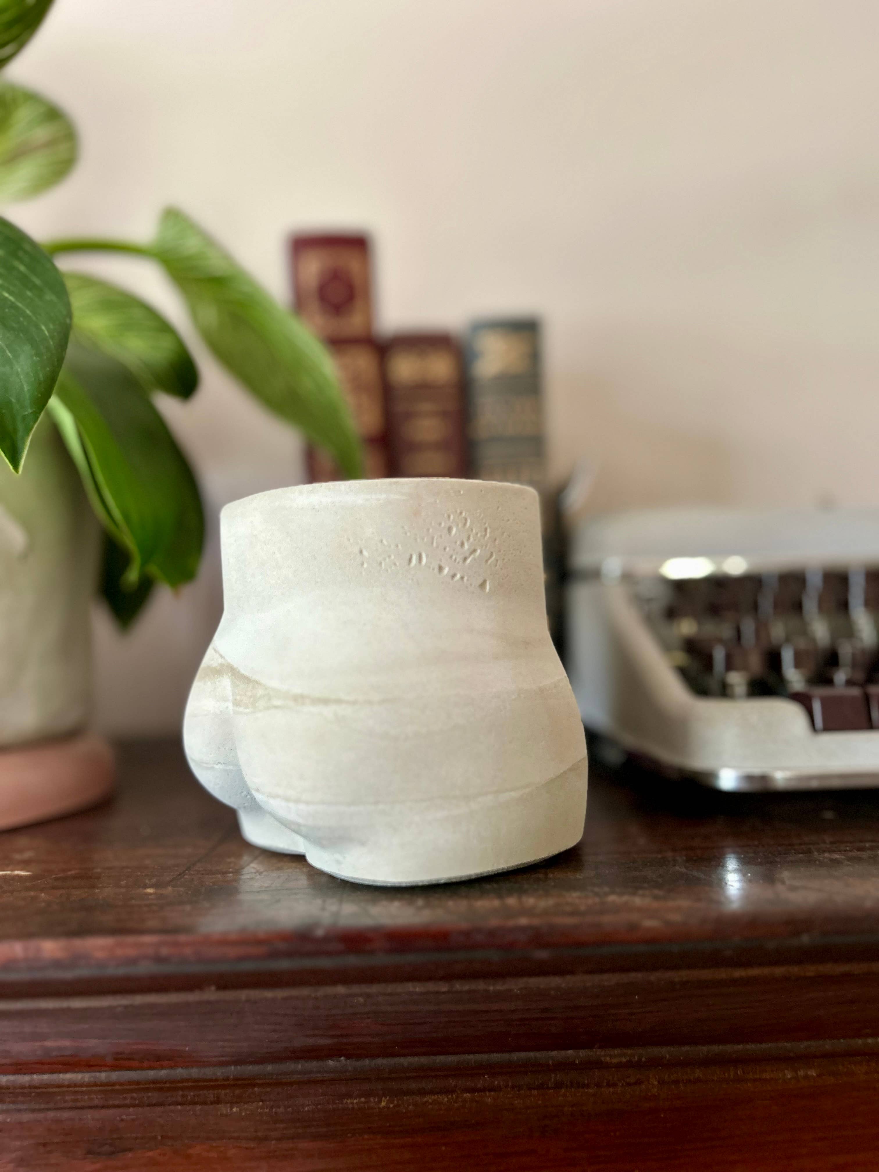 Queen City Crete - Wholesale Plant pot - Booty Planter4