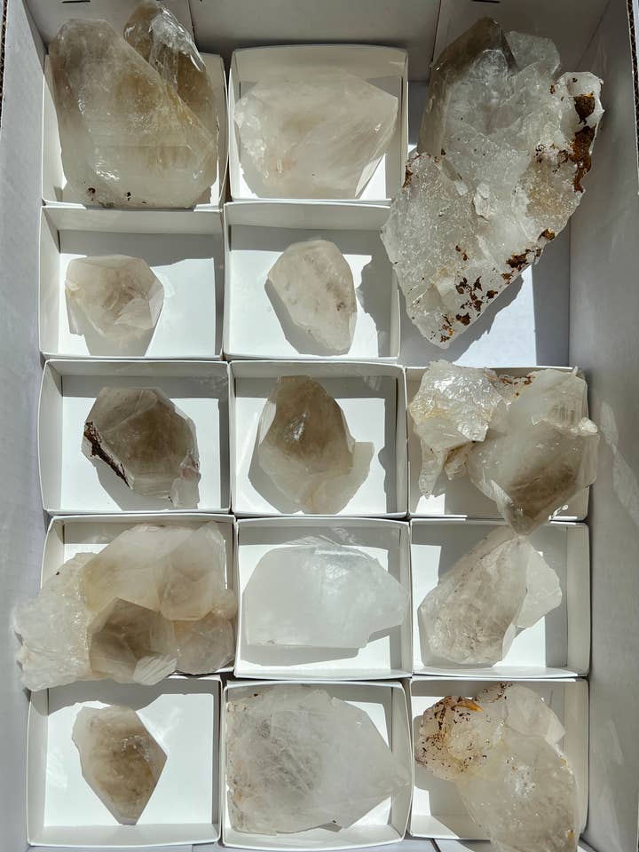 XLS ”Rhombus Pocket” Quartz Cluster/Display Flat A för wholesale av Vugg life