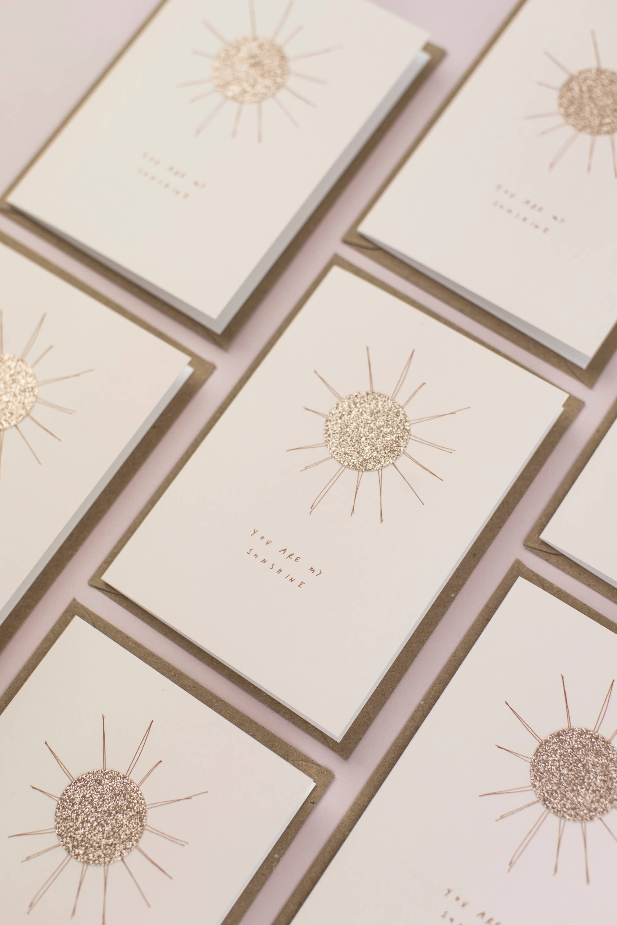 Katie Housley - Vente Cartes de déclaration d'amour - CARTE DE FÉLICITATIONS FAITE MAIN "LE MONDE EST À VOUS"2