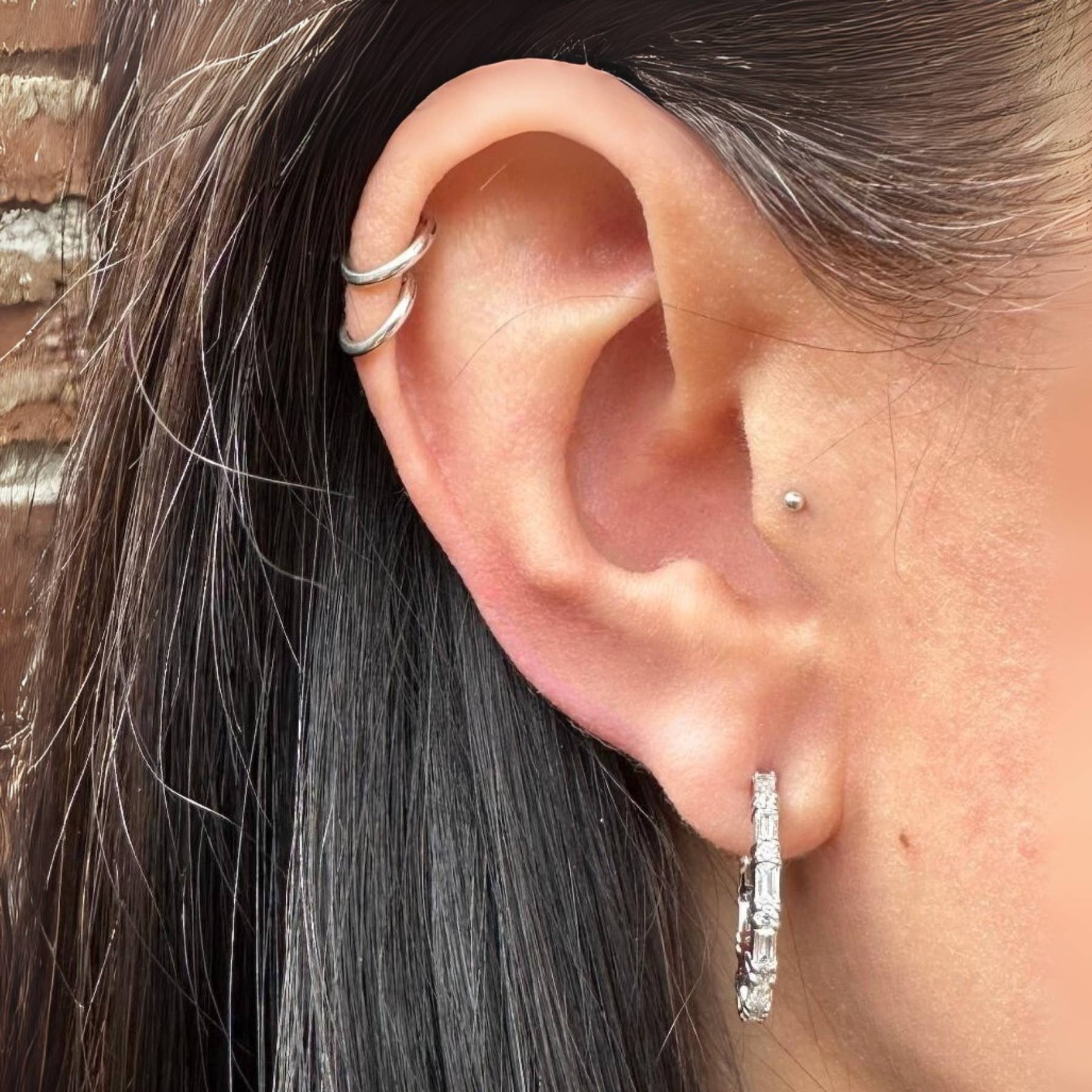 Something Silver - Vendita all'ingrosso Orecchini a cerchio - Orecchini a cerchio con baguette CZ Cluster2