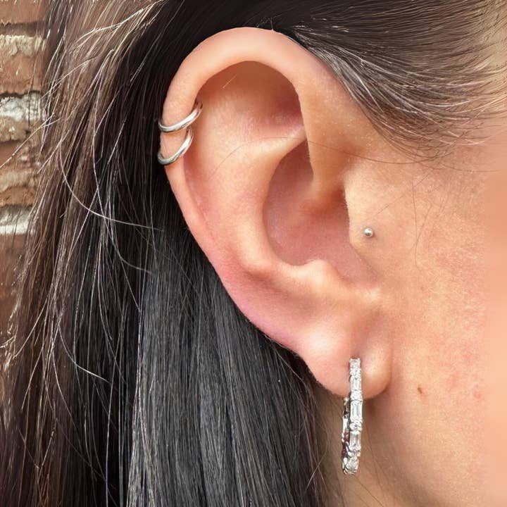 Something Silver - Vendita all'ingrosso Orecchini a cerchio - Orecchini a cerchio con baguette CZ Cluster2