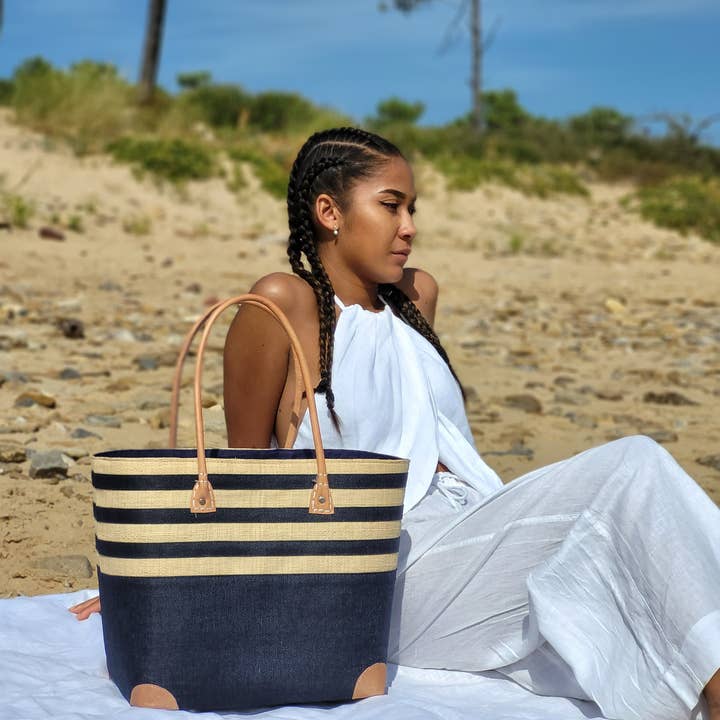Large beach handbag, straw woven tote bag for wholesale by Nature et Fibre