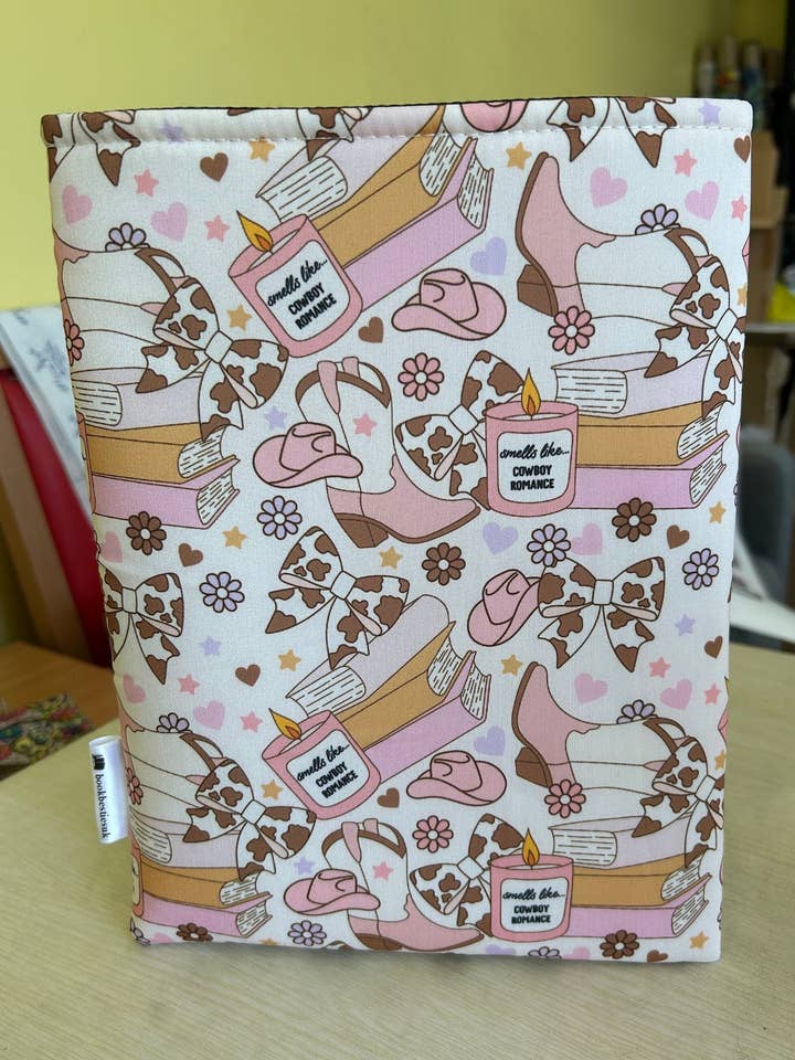 Luktar som cowboyromantikens trop tyg bokjacka bokomslag bokpåse bokvän bokfodral dragkedja säljs separat för wholesale av Bookbestiesuk