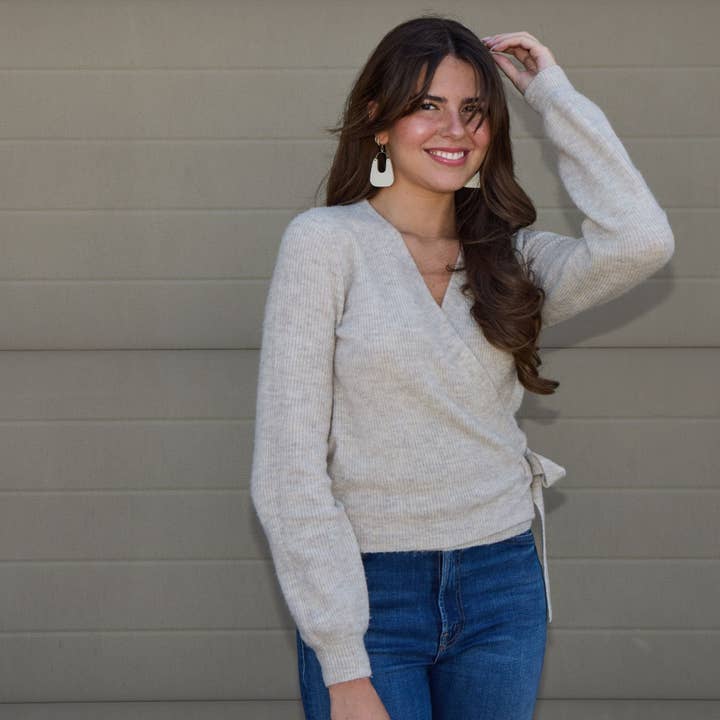 Nickel and Suede - Wholesale Dangle Earrings - Soft Pearl Noras