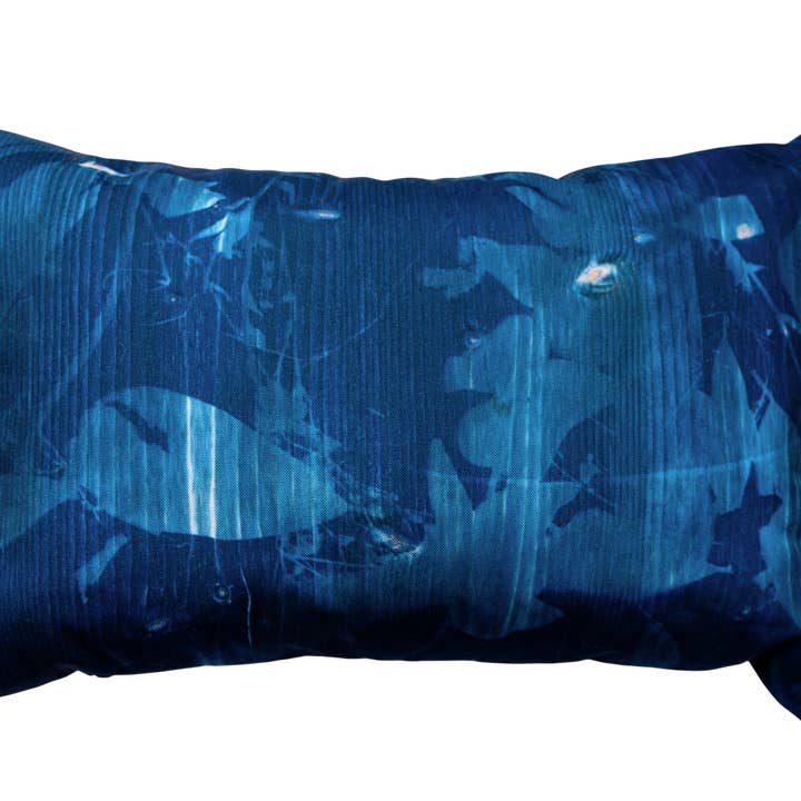 Cushion cover “The Blues of the Lake” – 40×60 cm for wholesale by Delayaute