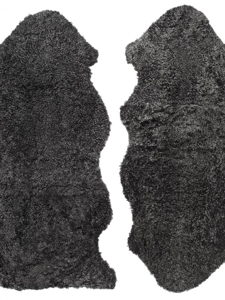 Curly 1,5 set schapenvacht donkergrijs voor wholesale door Skinnwille Home