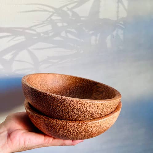 Coconut wood salad bowl, 18 x 6 cm, 100% natural and other Purchase Wholesale comida orgánica. Free Returns & Net 60 Terms on Faire trending on Faire.