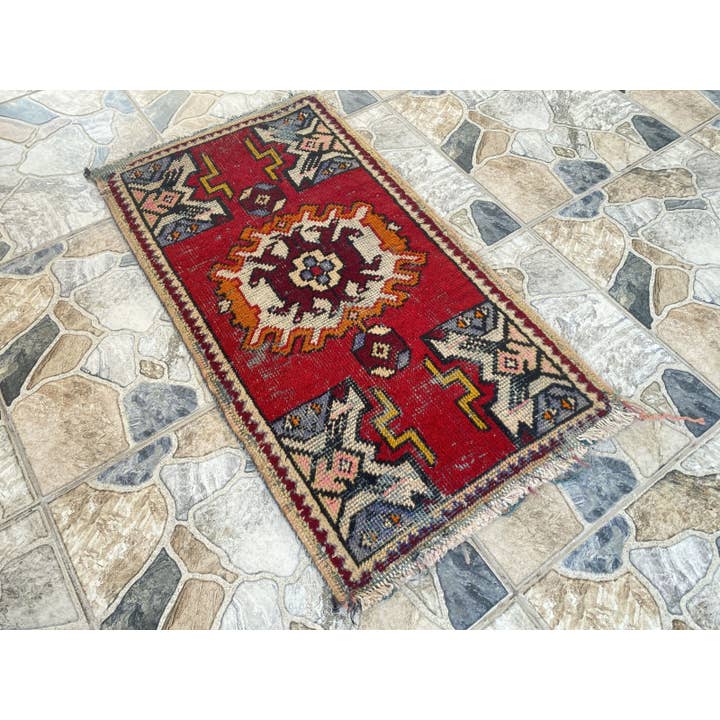 Tapis en laine turc - Médaillon géométrique - Rouge 2x3 pour la vente par Oushak Rugs