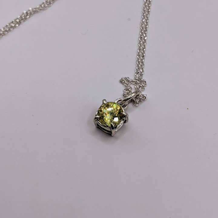 Le Tourbillon Minéral - Wholesale Pendant/Charm Necklace - Sphene And Sterling Silver Necklace2